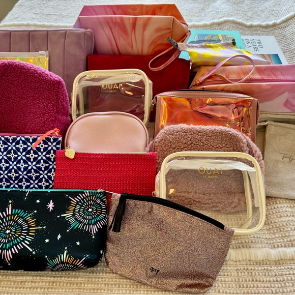 🐛2for$30 Huge Lot of Cute Toiletry/Makeup Bags! - Picture 2 of 5
